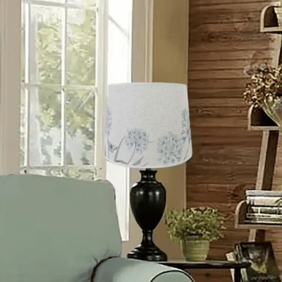 Lamp with a patterned linen lampshade