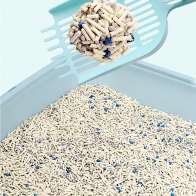 Litter scoop showing a litter clump