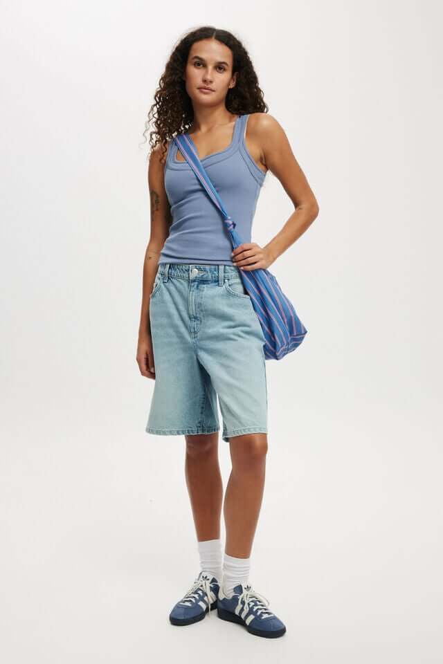 A women in Super Baggy Denim Jorts