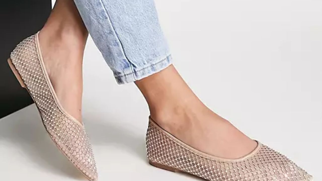 Pair of well-cleaned and maintained mesh ballet flats