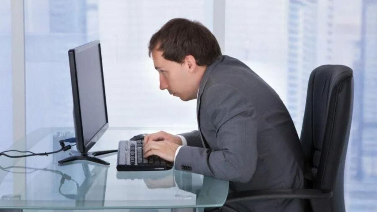 Man typing on a keyboard without armrest support