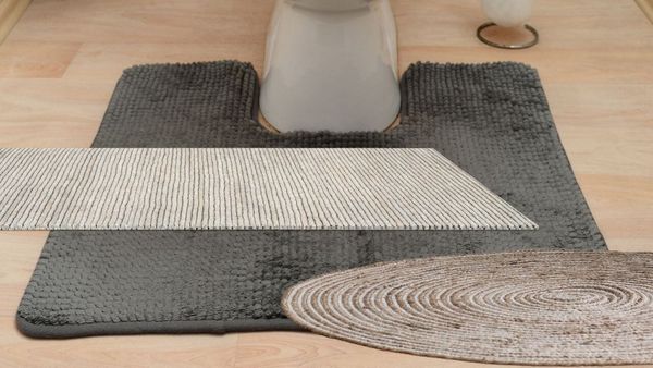 Should You Put a Rug in Front of the Toilet? Best Advice