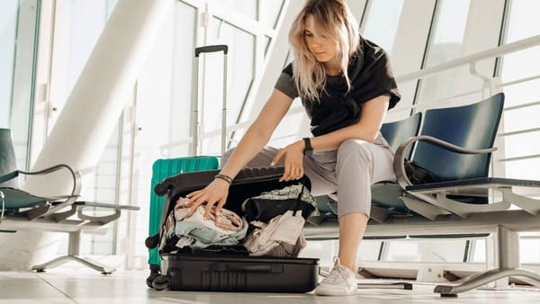 Are Makeup Mirrors Allowed on Planes? Ultimate Guide for Every Glamourous Traveler